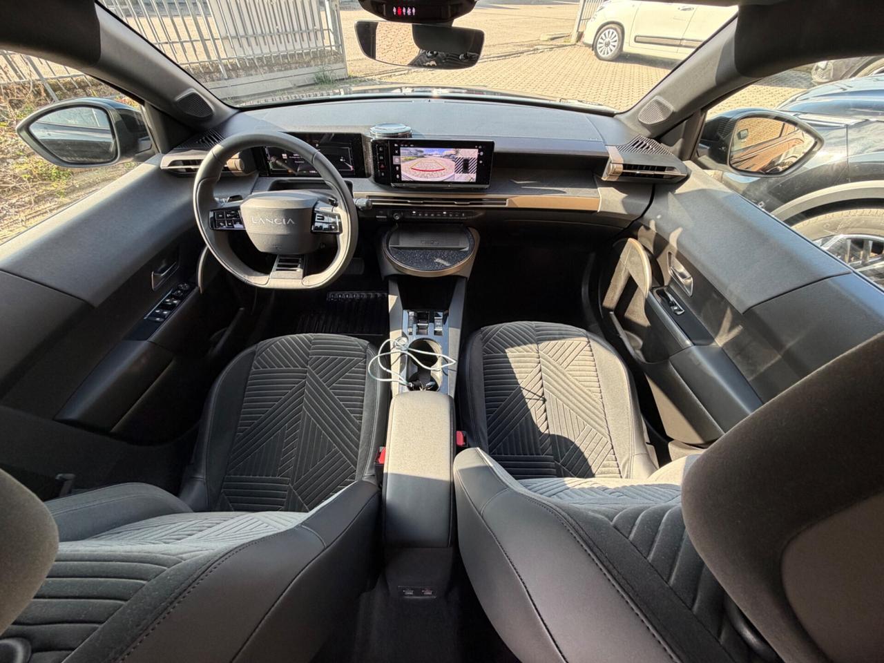 Lancia Ypsilon Hybrid e-DCT LX