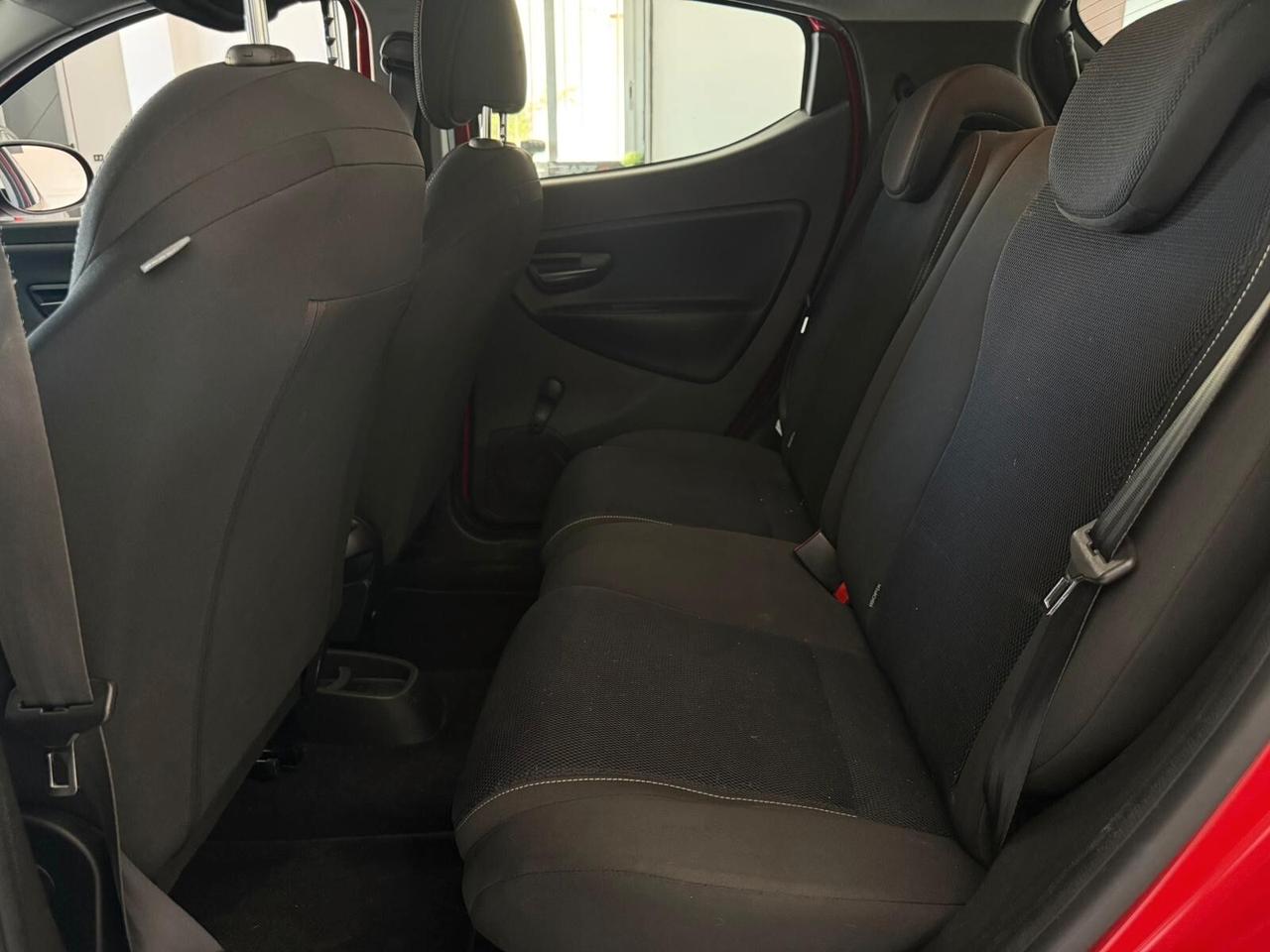 Lancia Ypsilon 1.2 69 CV 5 porte S Momodesign