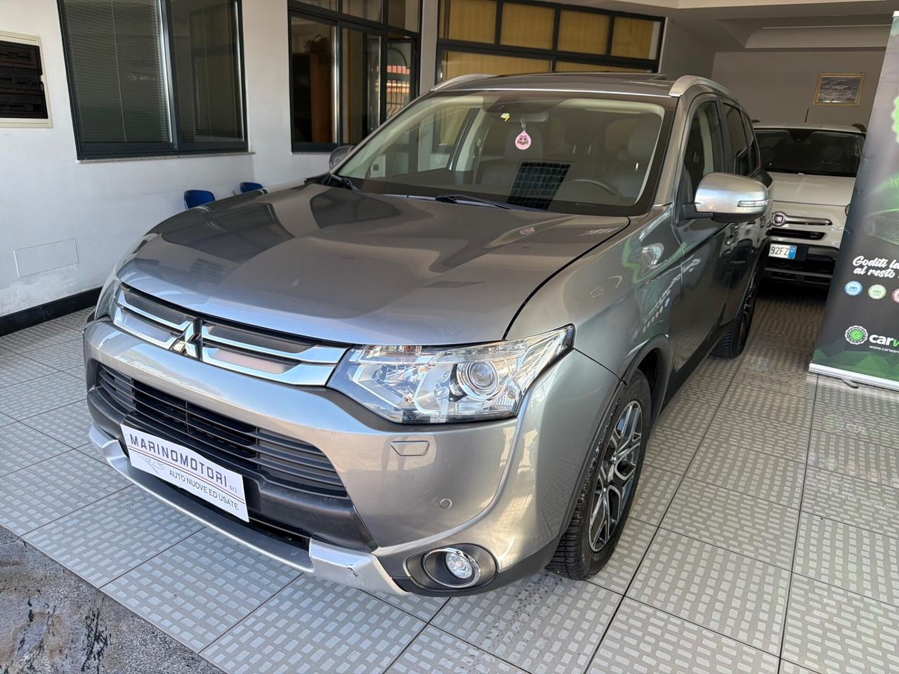 Mitsubishi Outlander 2.2 DI-D 4WD Instyle 7p. Con Tetto apribile