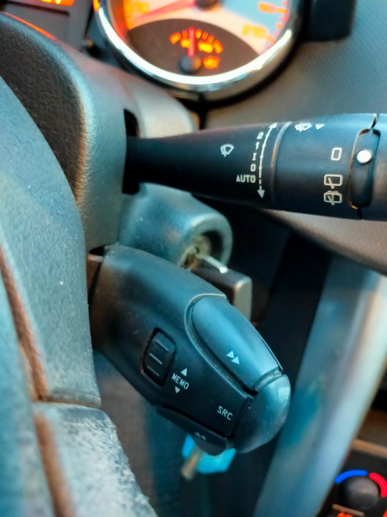 Peugeot 207 1.6 hdi XS 5p adatta per neopatentati