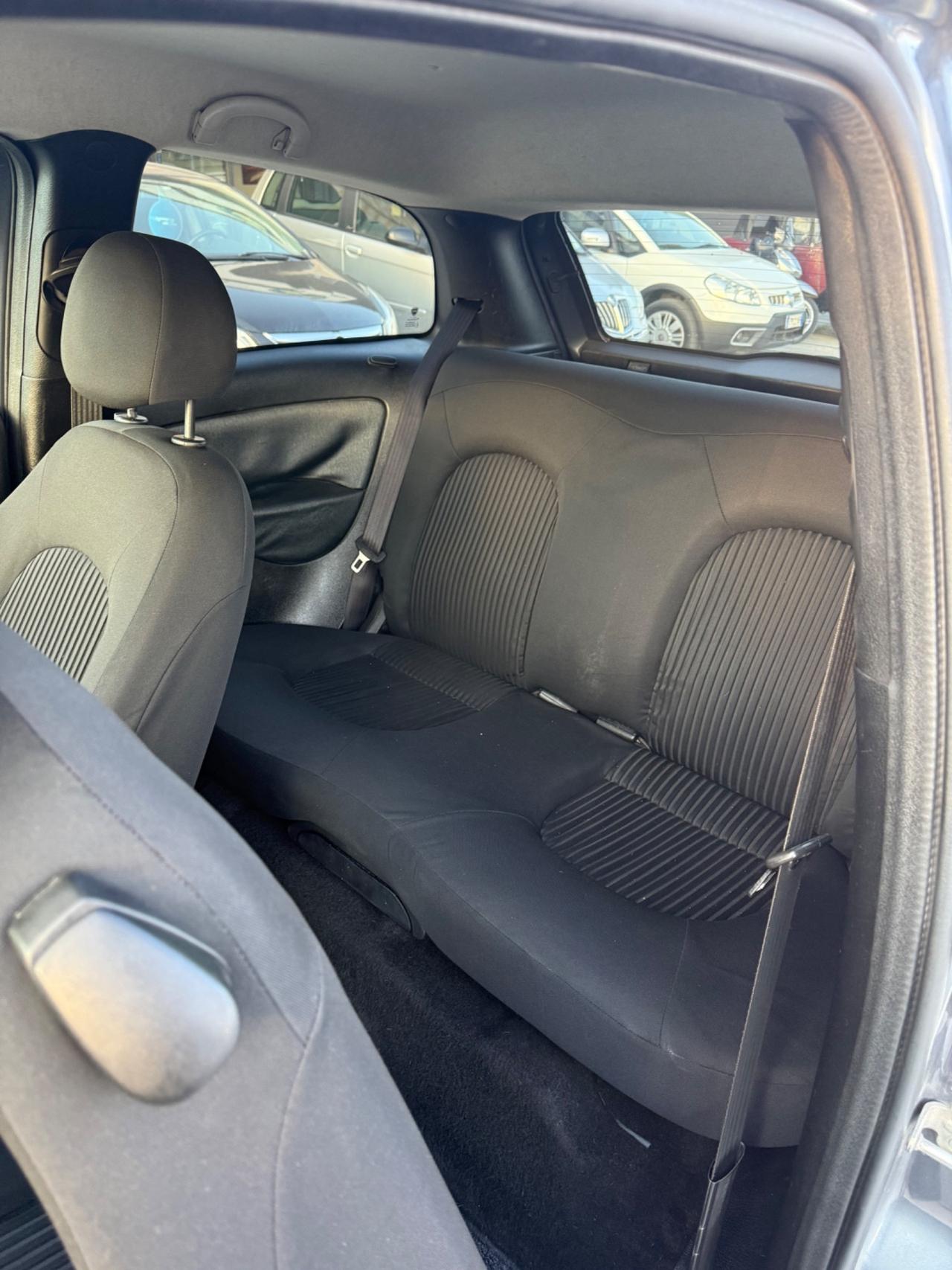 Lancia Ypsilon 1.3 MJT 75 CV Versus