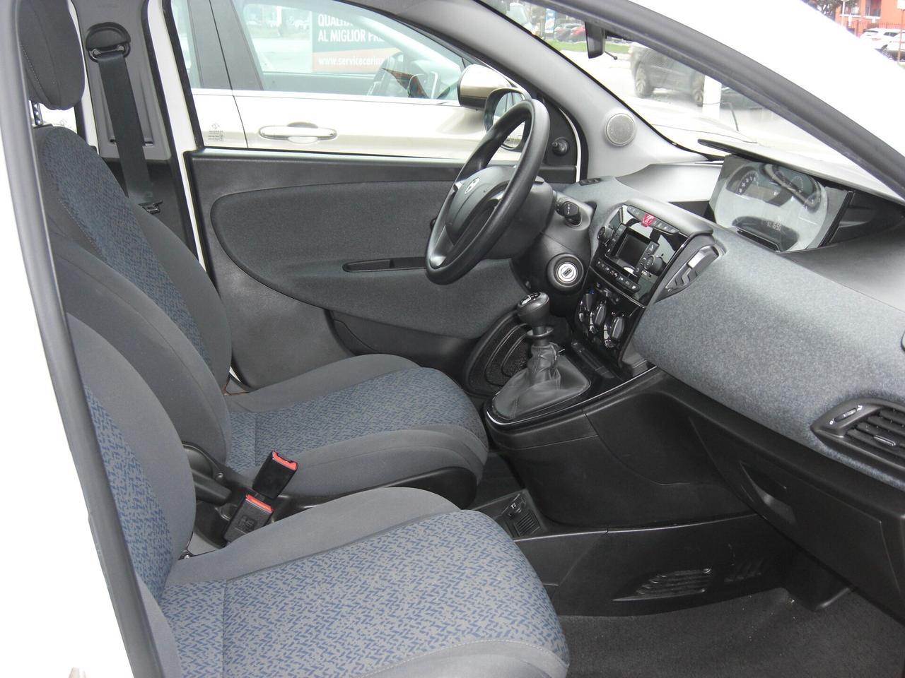 Lancia Ypsilon 1.0 5 porte Hybrid Silver