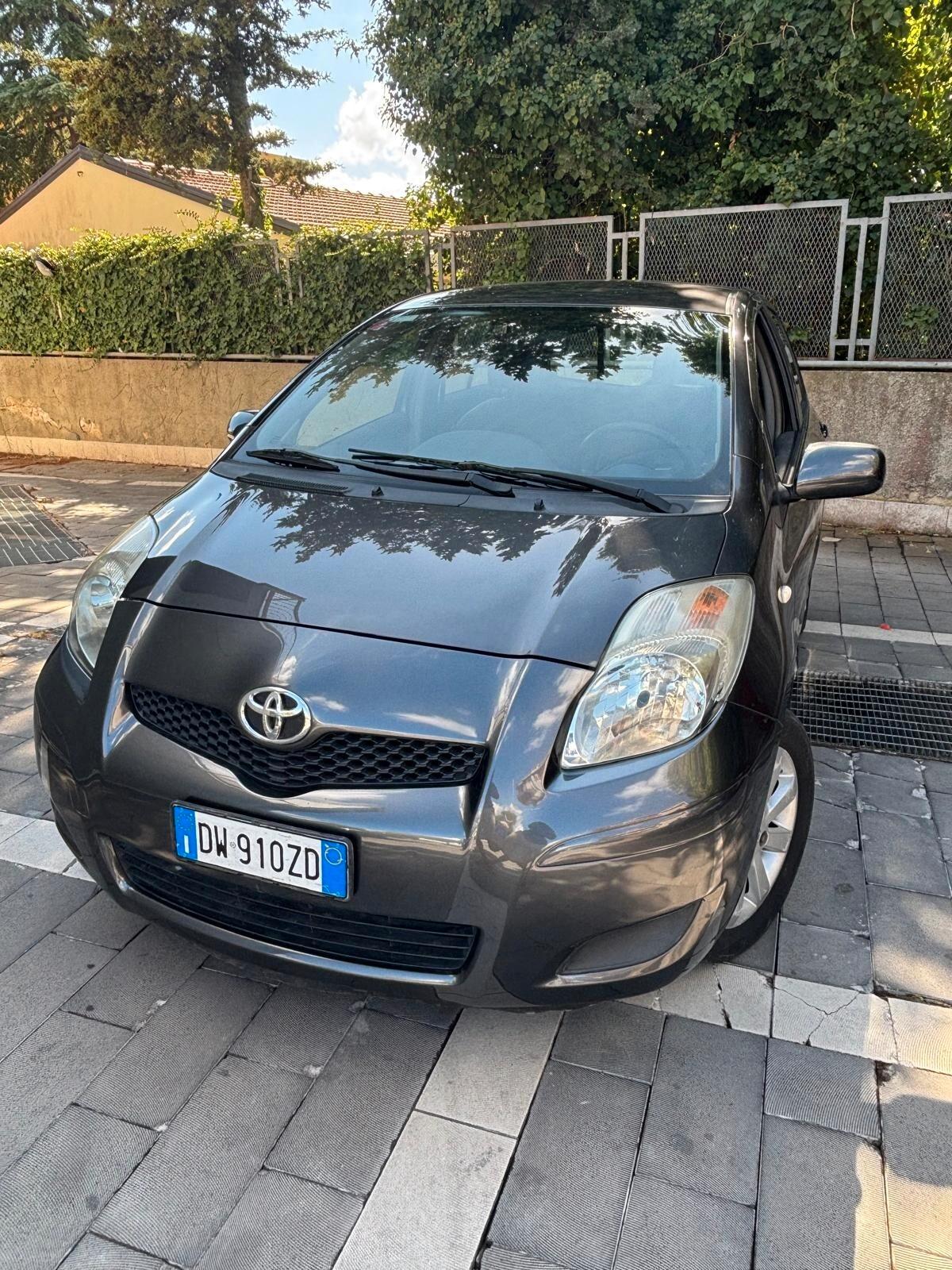 Toyota Yaris 1.4 5 porte Sol