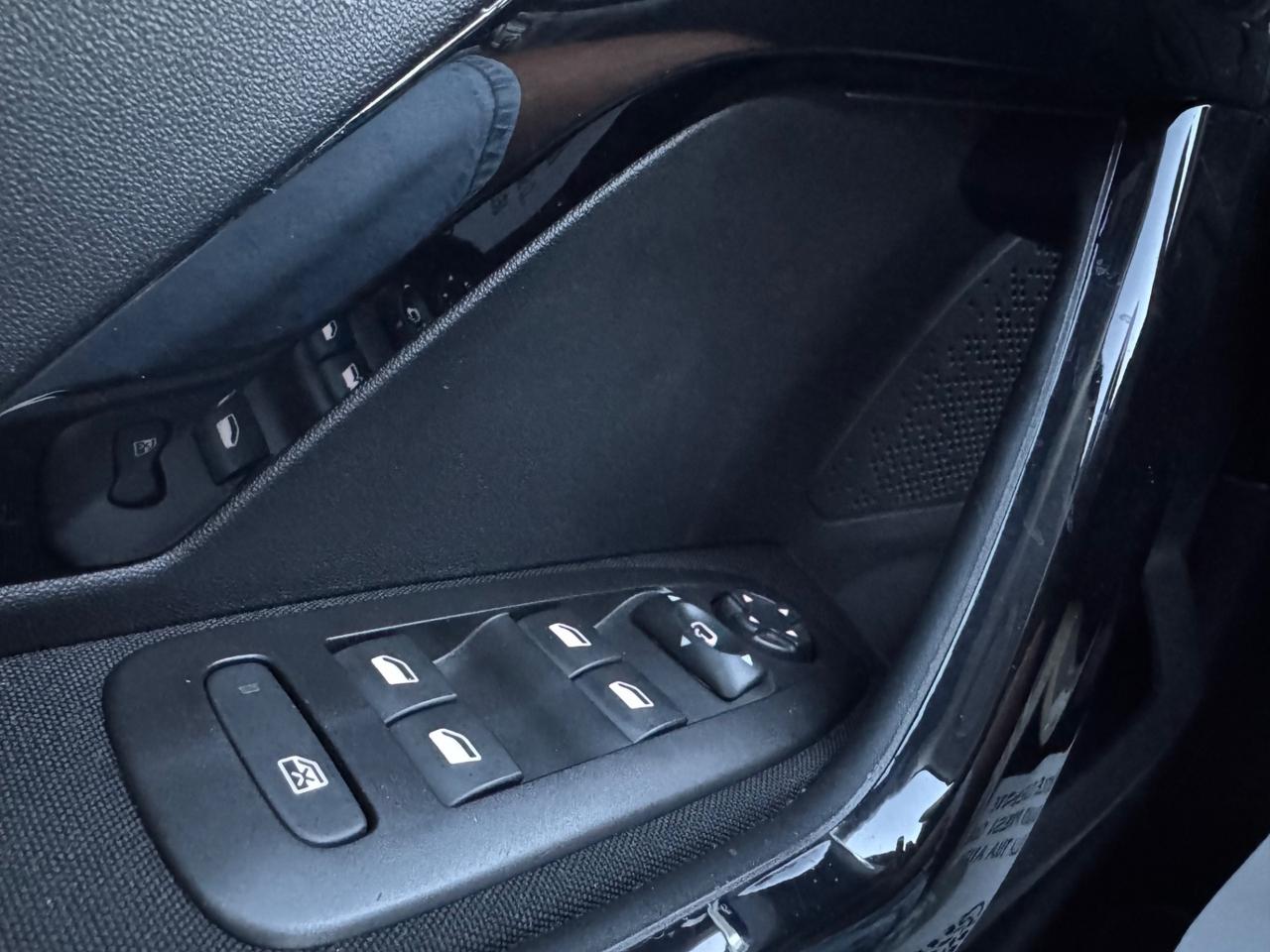 Peugeot 2008 BlueHDi 100 S&S Signature