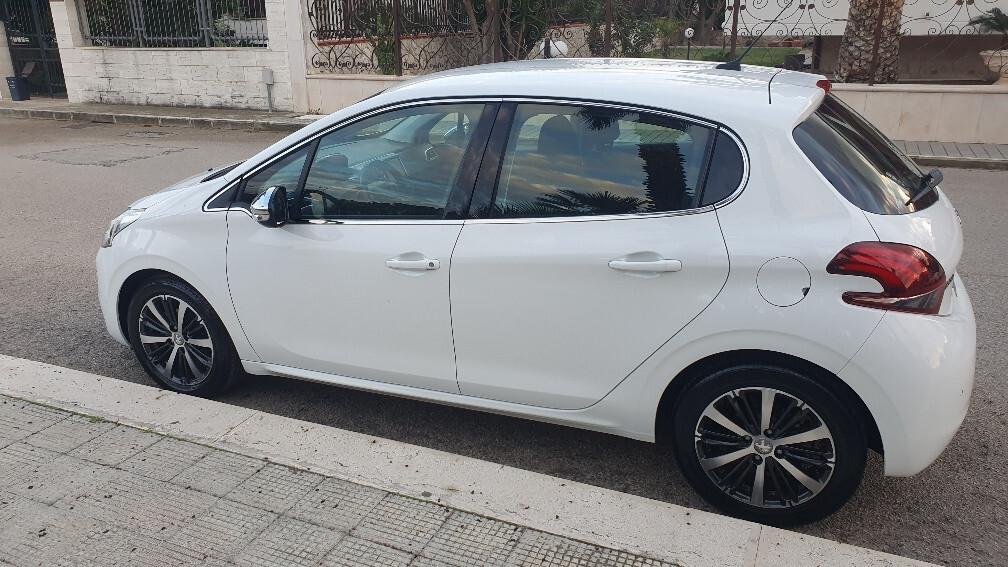 Peugeot 208 Blue 1.5HDi 5 porte" Versione Allure Originale"