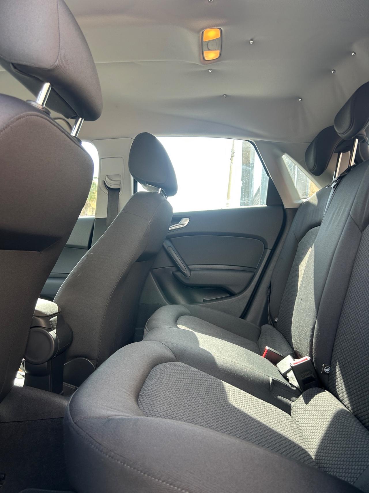 Audi A1 1.4 tdi 90cv S tronic-2015