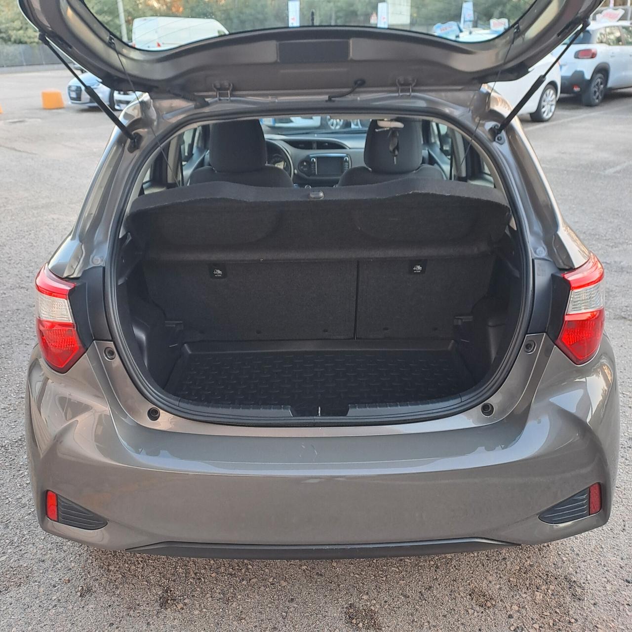 Toyota Yaris 1.5 Hybrid 73cv Business