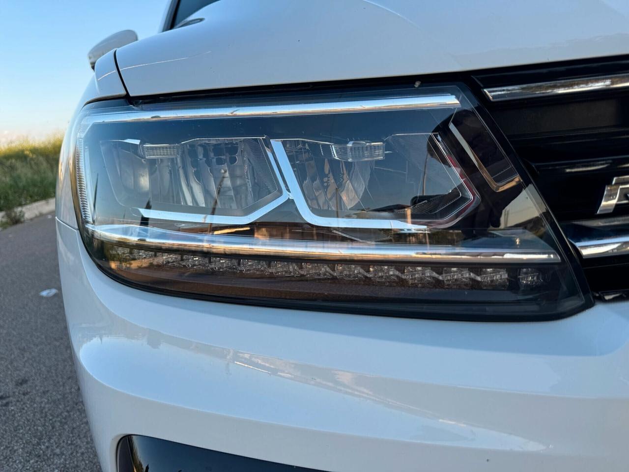Volkswagen Tiguan 2.0 TDI SCR DSG 4MOTION Executive R-Line BMT