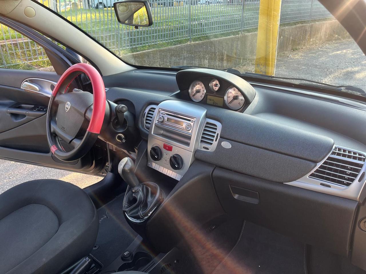 Lancia Ypsilon 1.3 MJT 75 CV Platinum
