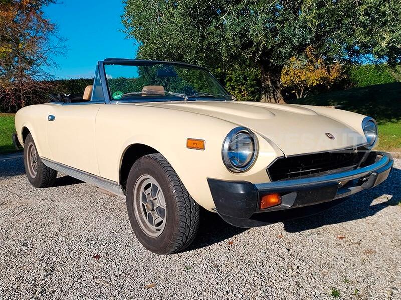 Fiat 124 Spider 2000 i.e. (1980) — Avorio • Interni Biscotto CRS