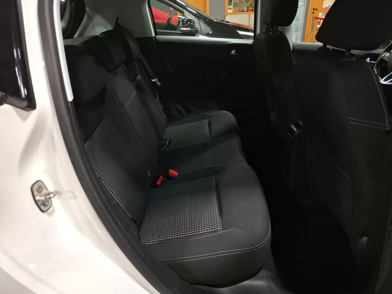 Peugeot 208 1.2 benzina Neopatentati