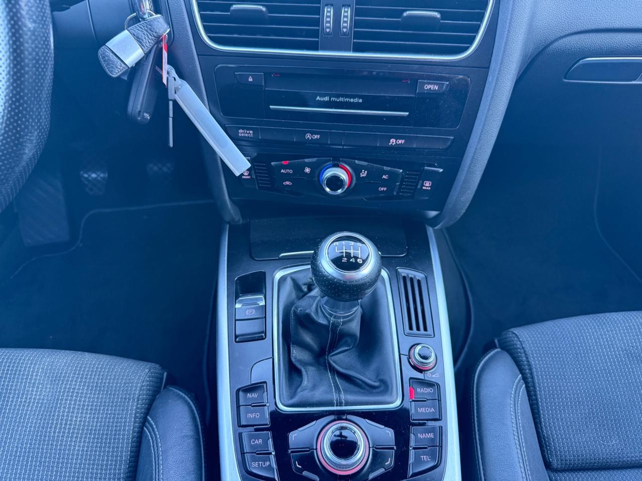 Audi A4 Avant 2.0 TDI 177CV s-line interno/esterno