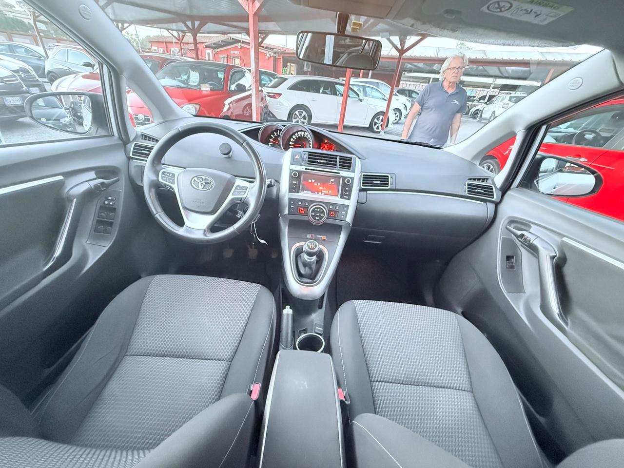 Verso 1.6 D-4D Style 7 posti-unipro-rate-garanzia