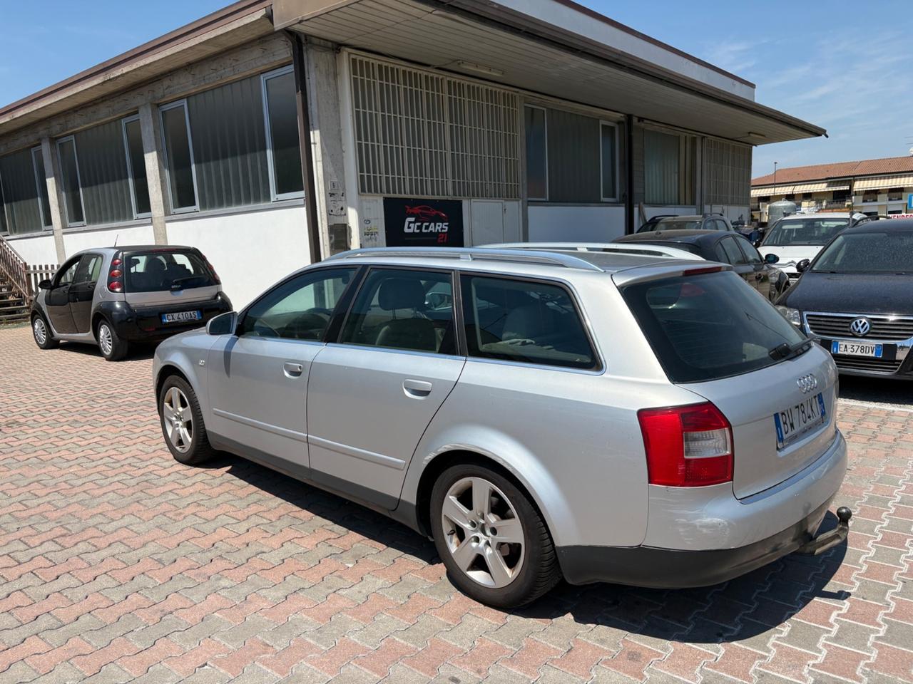 Audi A4 1.9 TDI/130 CV neo patentati gancio traino