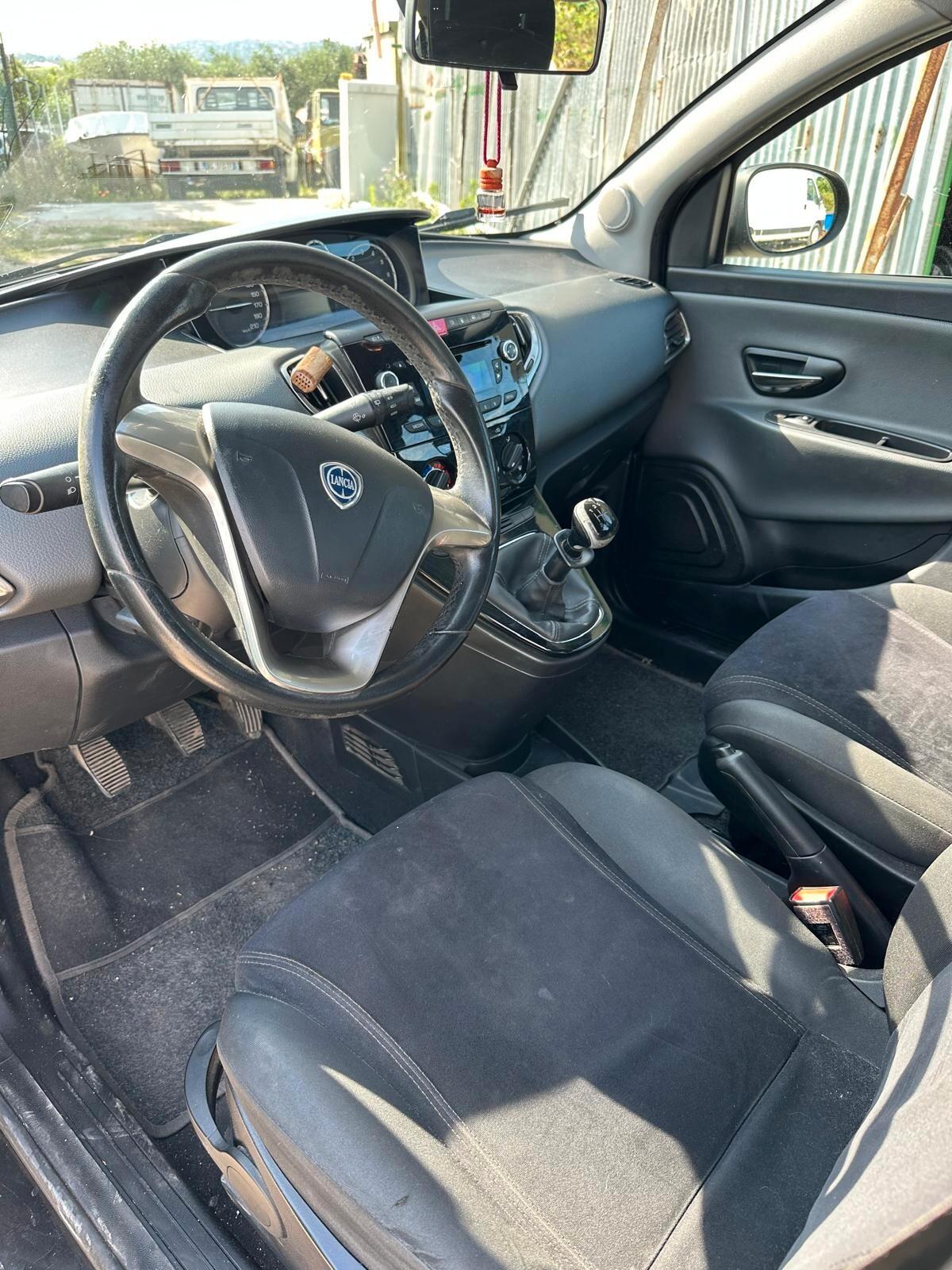 Lancia Ypsilon 0.9 TwinAir 85 CV 5 porte Metano Ecochic Gold