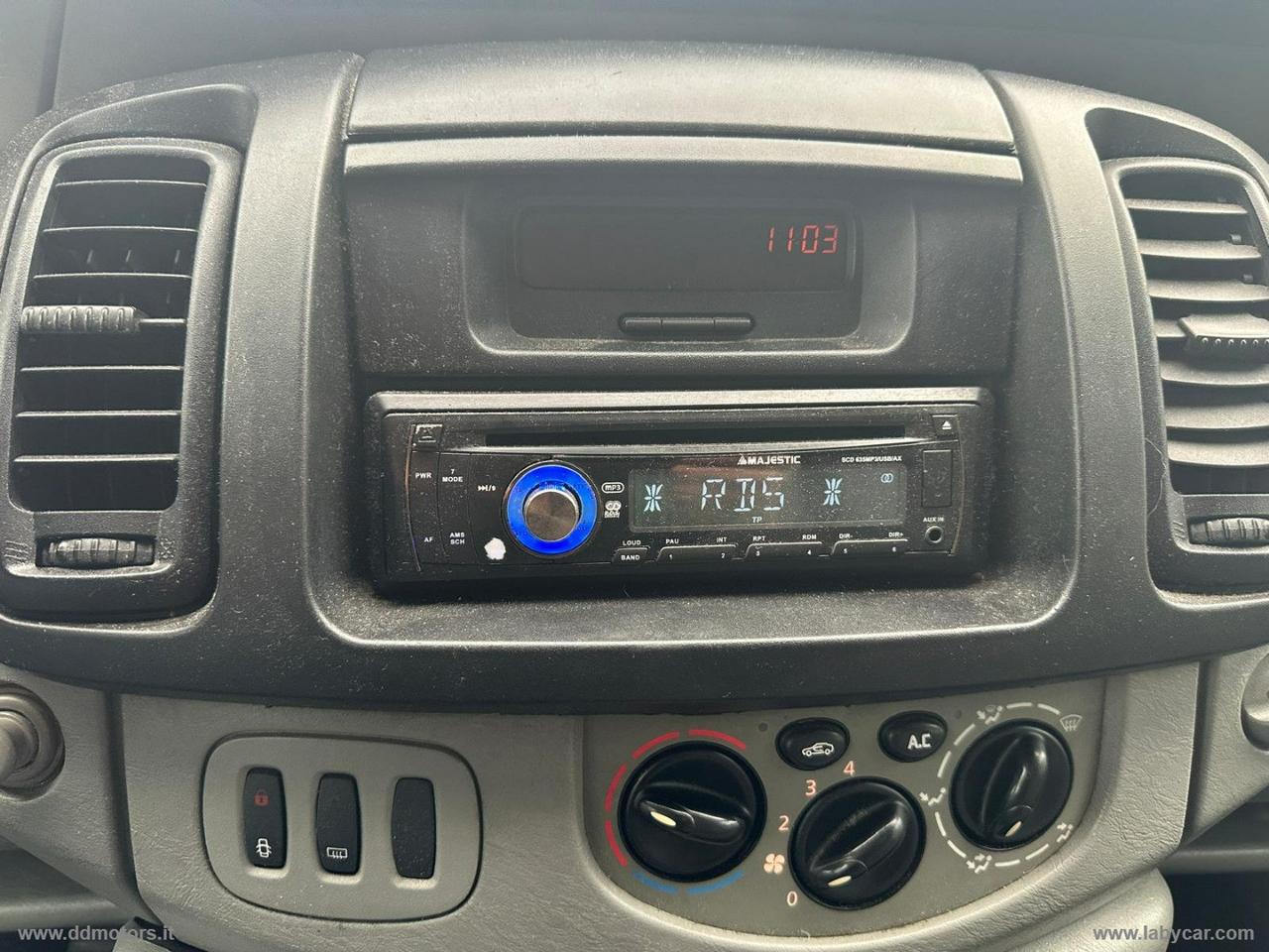 Trafic T27 1.9dCi/100PC-TN Combi Confort