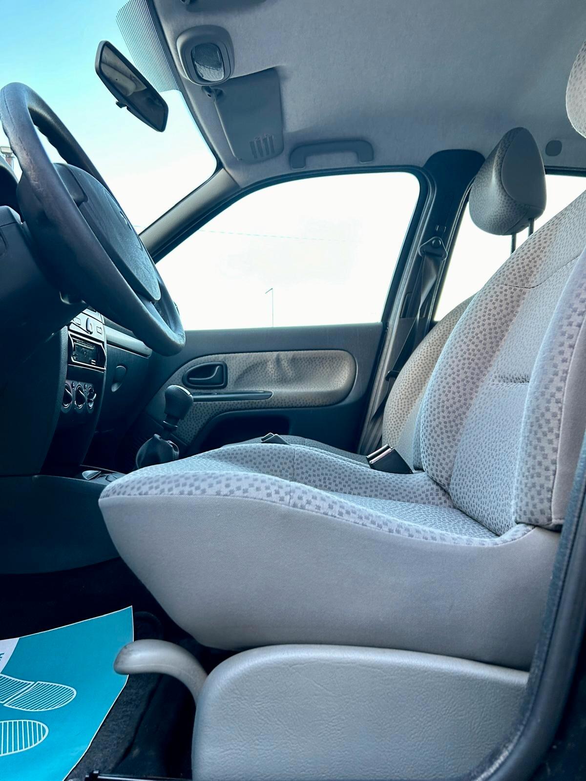 Renault Clio 1.4 16V 5 porte Confort - ok neopatentato