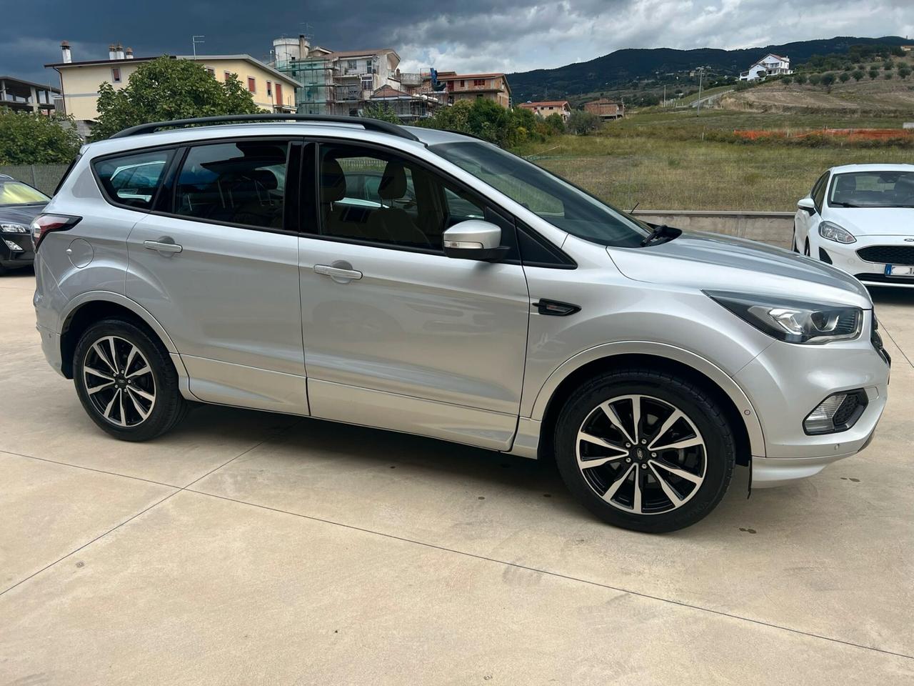 Ford Kuga 1.5 TDCI 120 CV S&S 2WD ST-Line