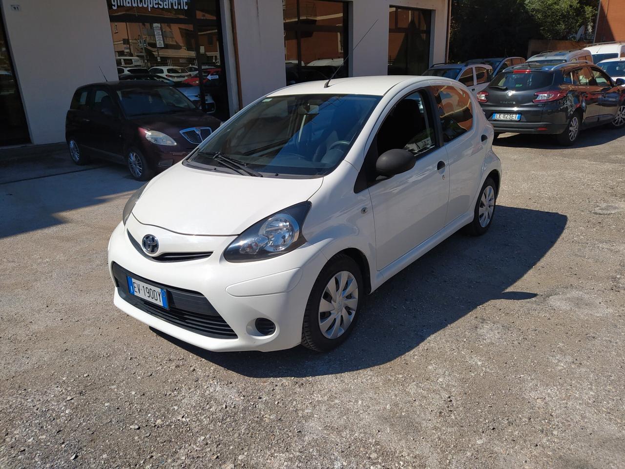Toyota Aygo 1.0 12V VVT-i 5 porte Active Connect Neopatentati