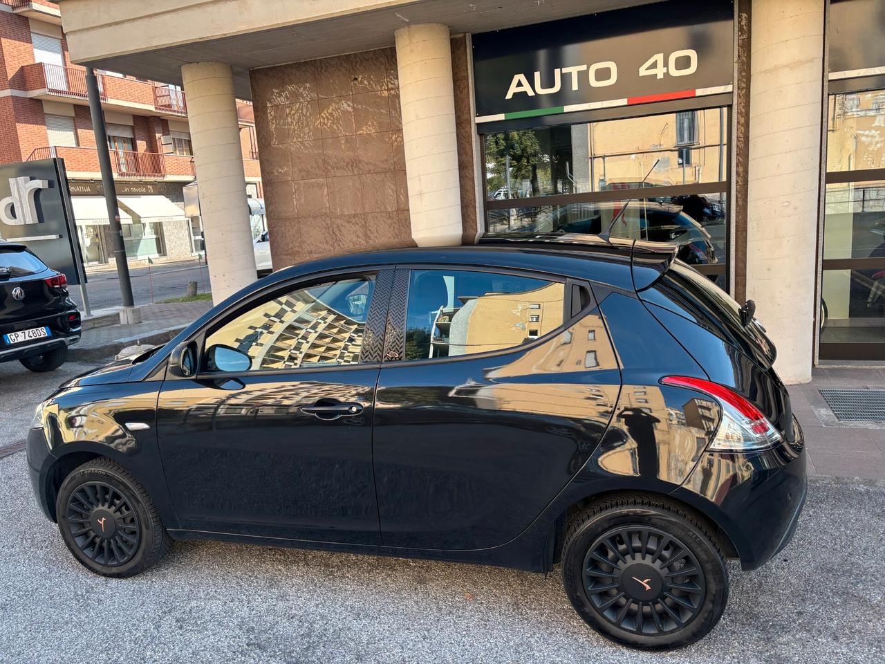 Lancia Ypsilon 1.2 69 CV 5 porte GPL Ecochic Elefantino Blu