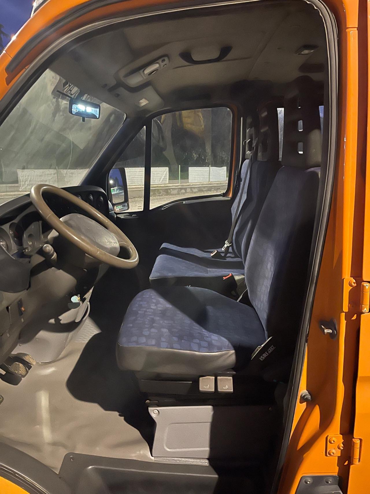 Iveco Daily doppia cabina 7 posti cassone fisso