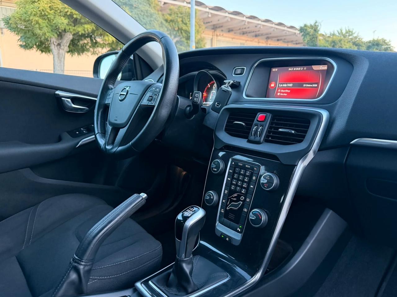 VOLVO V40 2.0 BERLINA DIESEL D2 EURO6B