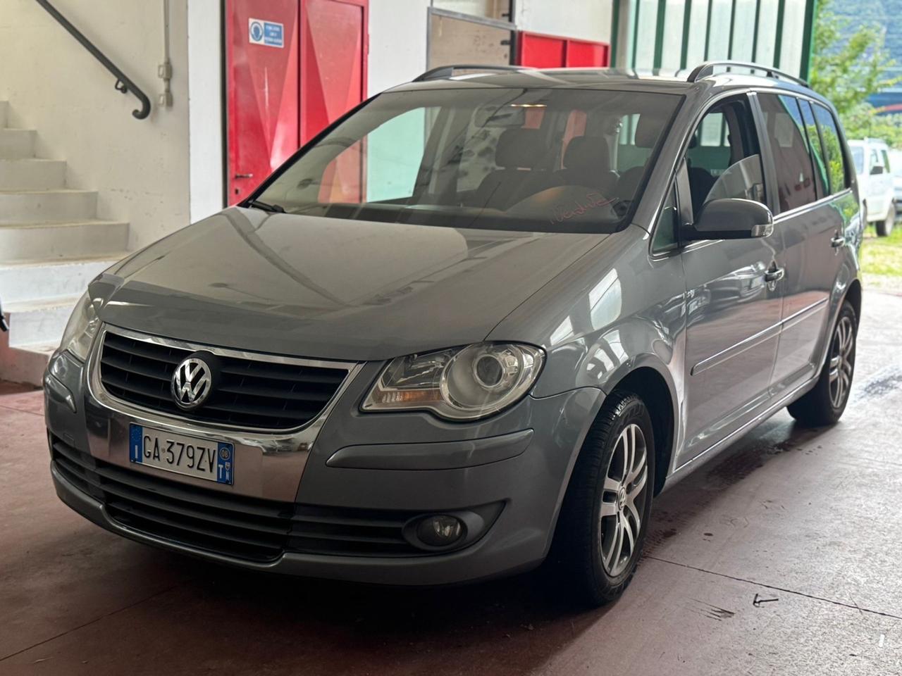 Volkswagen Touran 2.0 TDI DPF Highline 7 POSTI