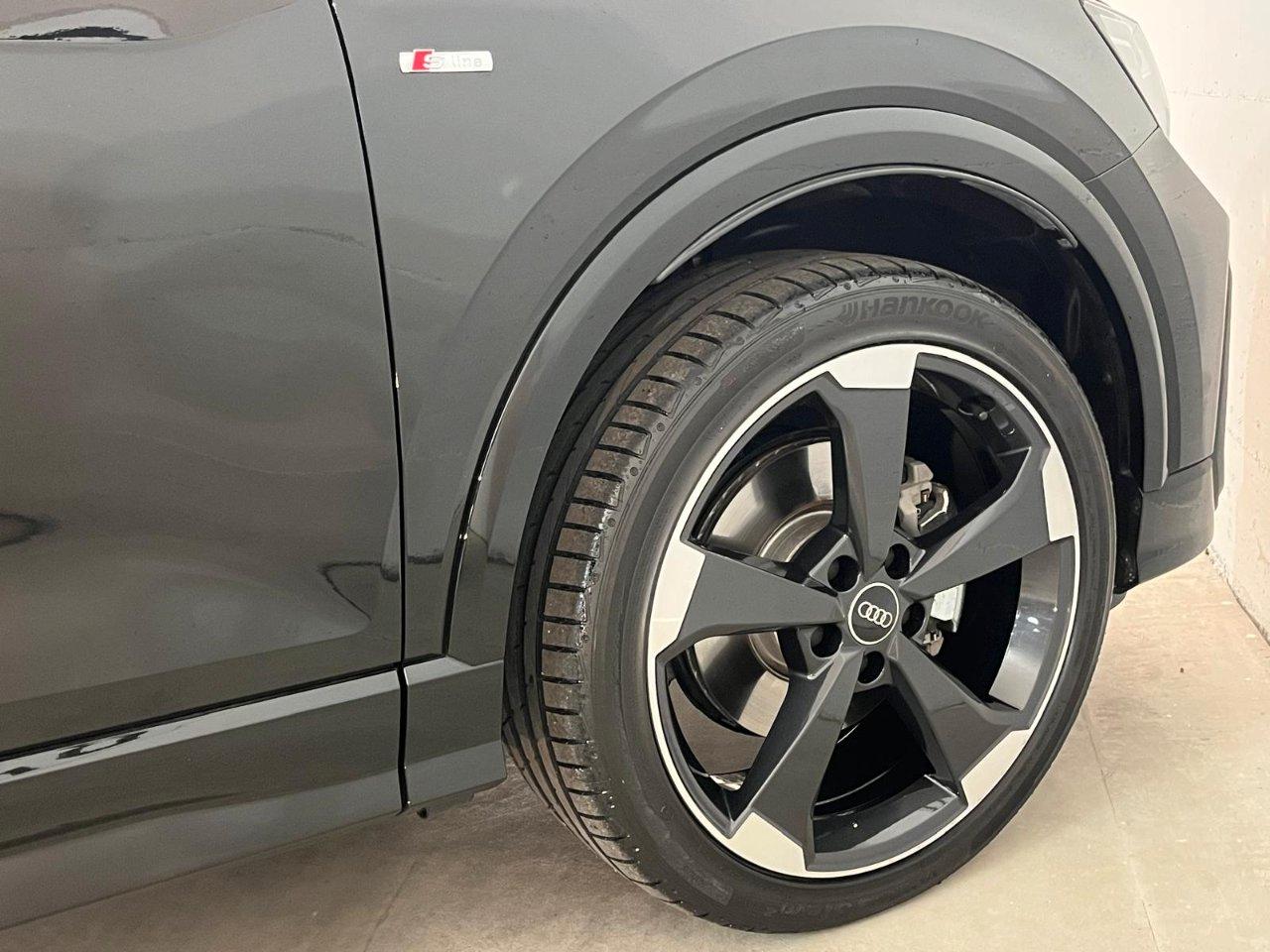 Audi Q2 40 2.0 tfsi Identity Black quattro s-tronic COMPETITION