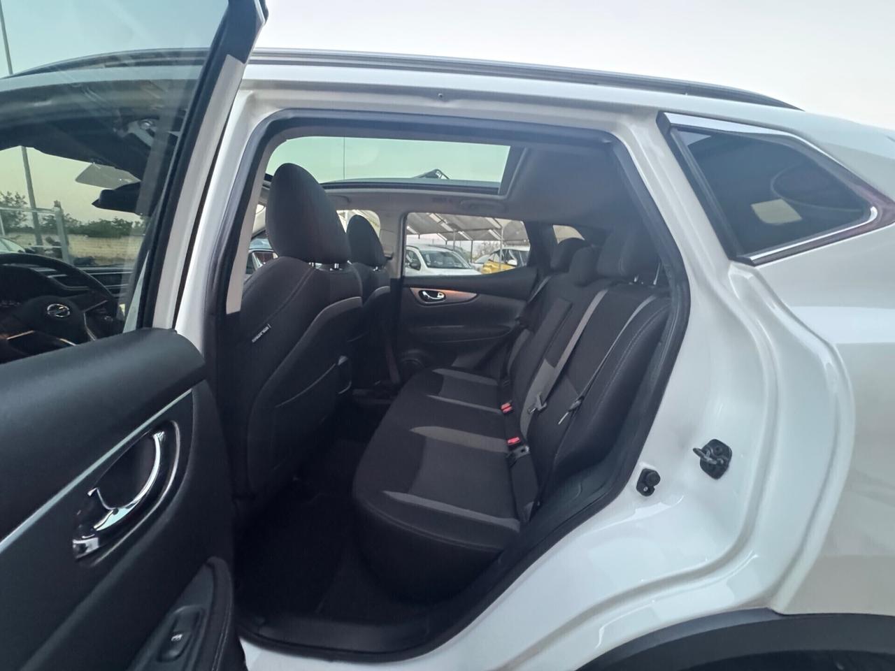 Nissan Qashqai 1.5 dCi N-Connecta tetto 360 metall