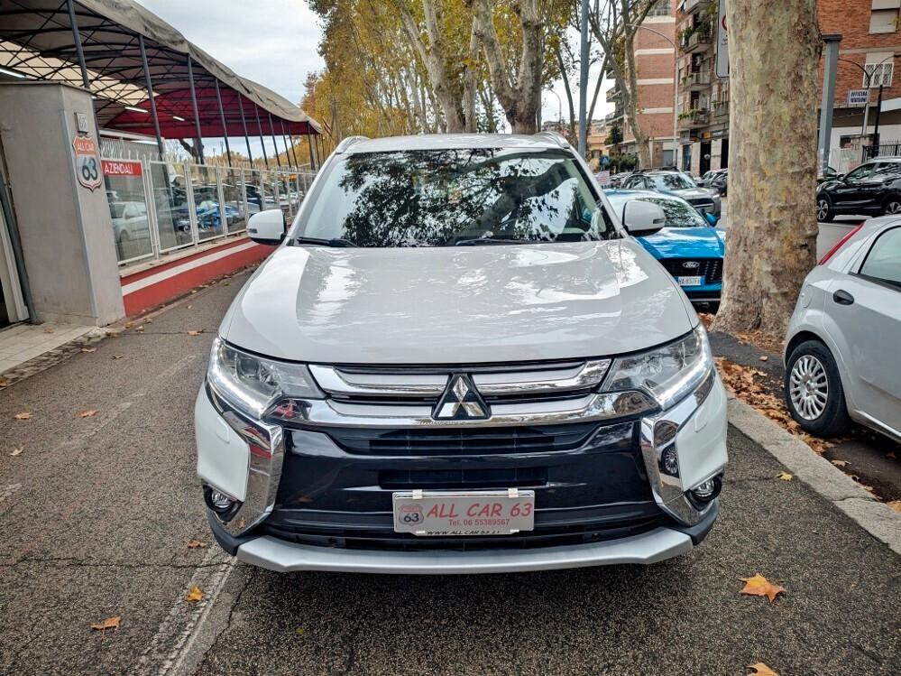 OUTLANDER 2.2 DI-D 4WD 7 POSTI AUTOMATICA EURO 6