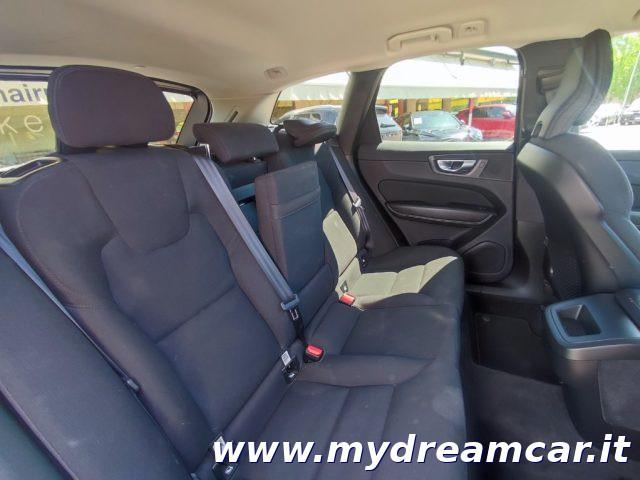 VOLVO XC60 B4 (d) AWD Geartronic Momentum Pro