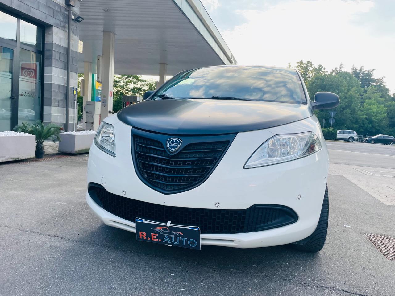 Lancia Ypsilon S 1.2 GPL momo design
