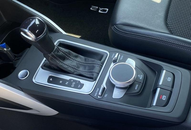 Audi Q2 S Line interno ed esterno 2.0 TDI 150CV s-tronic 35