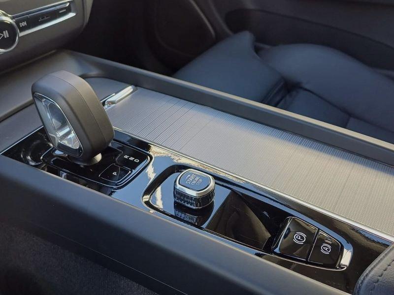 Volvo XC60 B4 197+14 CV AWD Automatica Mild Hybrid Diesel Plus Dark N1 Autocarro