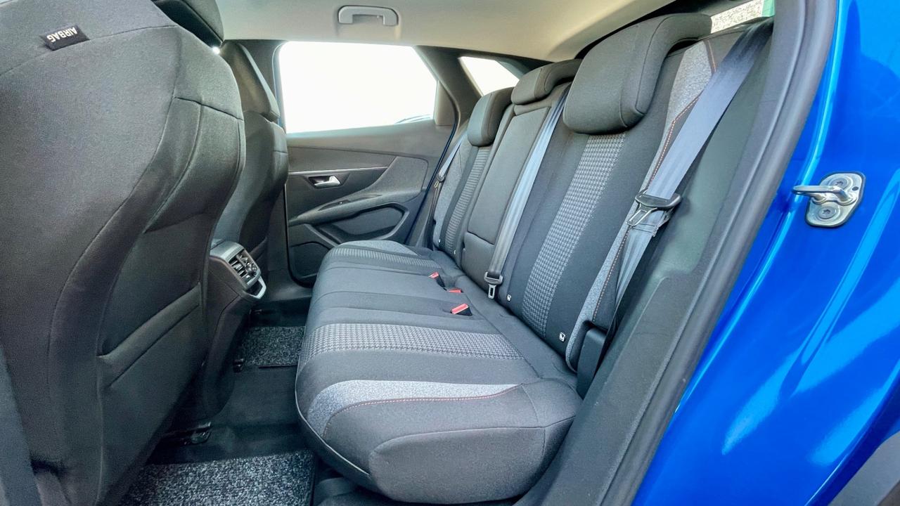 Peugeot 3008 BlueHDi 130 S&S EAT8 Active V. Cockpit Led