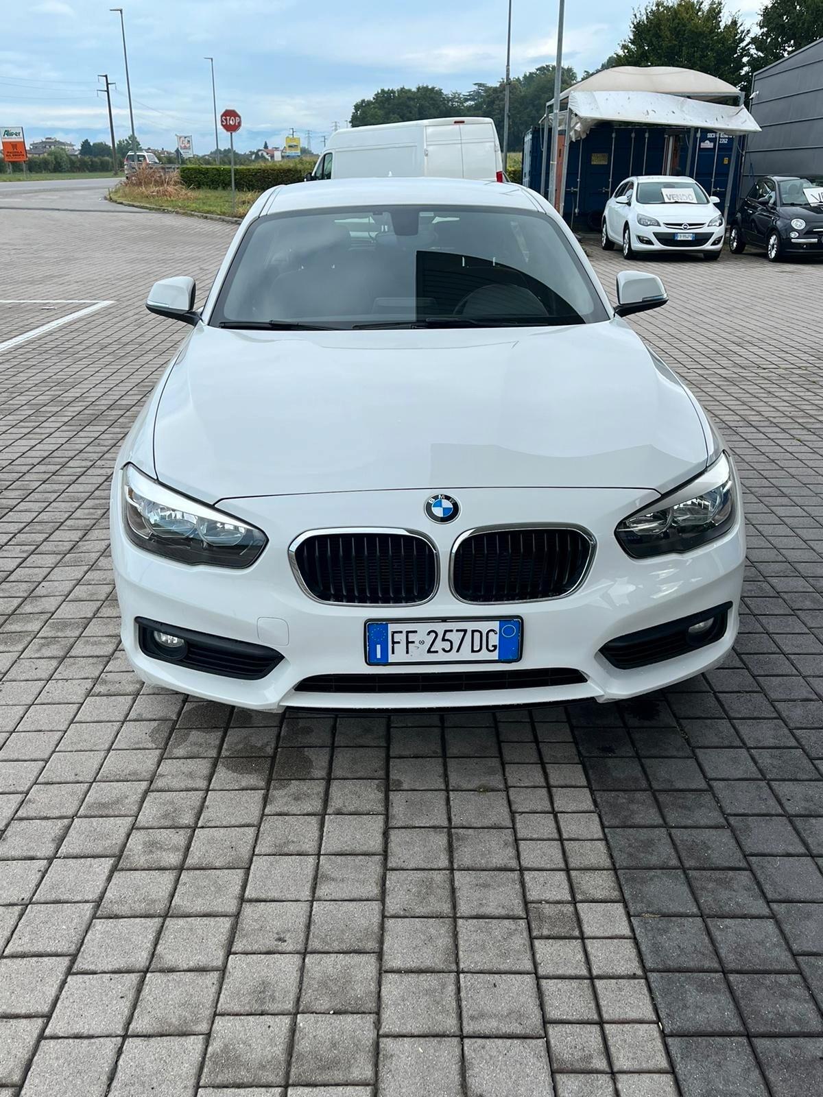 Bmw 116 116d 5p. Urban