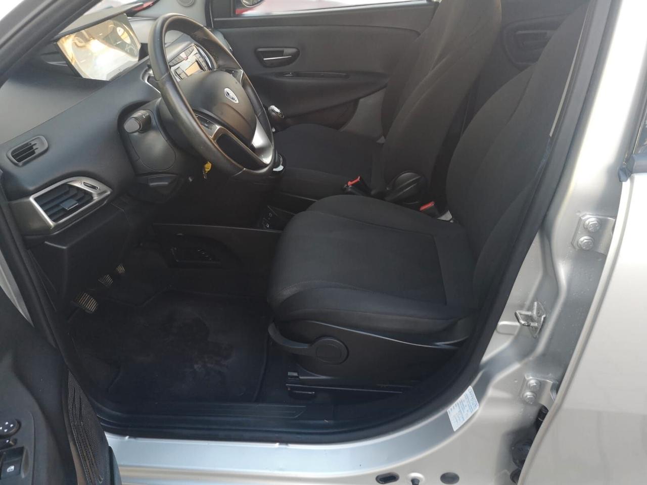 Lancia Ypsilon 1.0 FireFly 5 porte S&S Hybrid Maryne