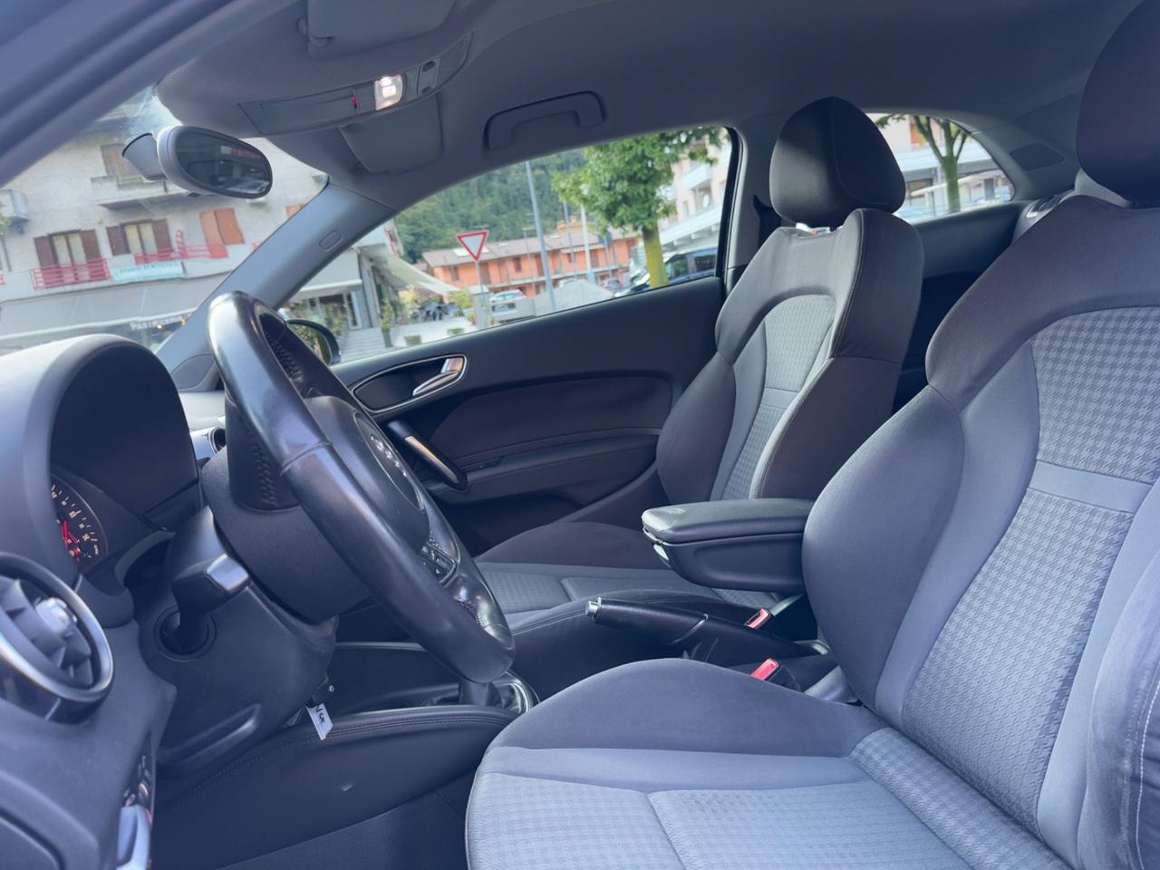 Audi A1 1.6 TDI 105 CV Ambition - GIA' TAGLIANDATA