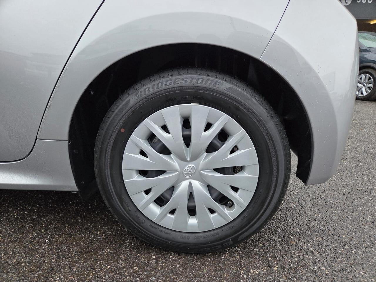 Toyota Yaris 1.5 Hybrid 5 porte Active FULL-HYBRID *NEOPATENTATO*