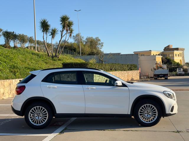 MERCEDES-BENZ GLA 180 PACK NIGHT+NAVI+FULL LED+R.CAM+PORT.ELETTRICO