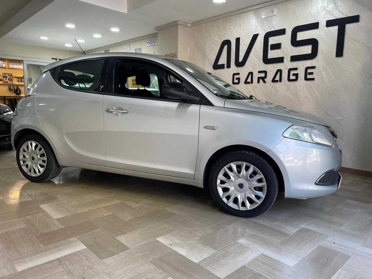 Lancia Ypsilon 1.2 69 CV 5 porte S&S Silver