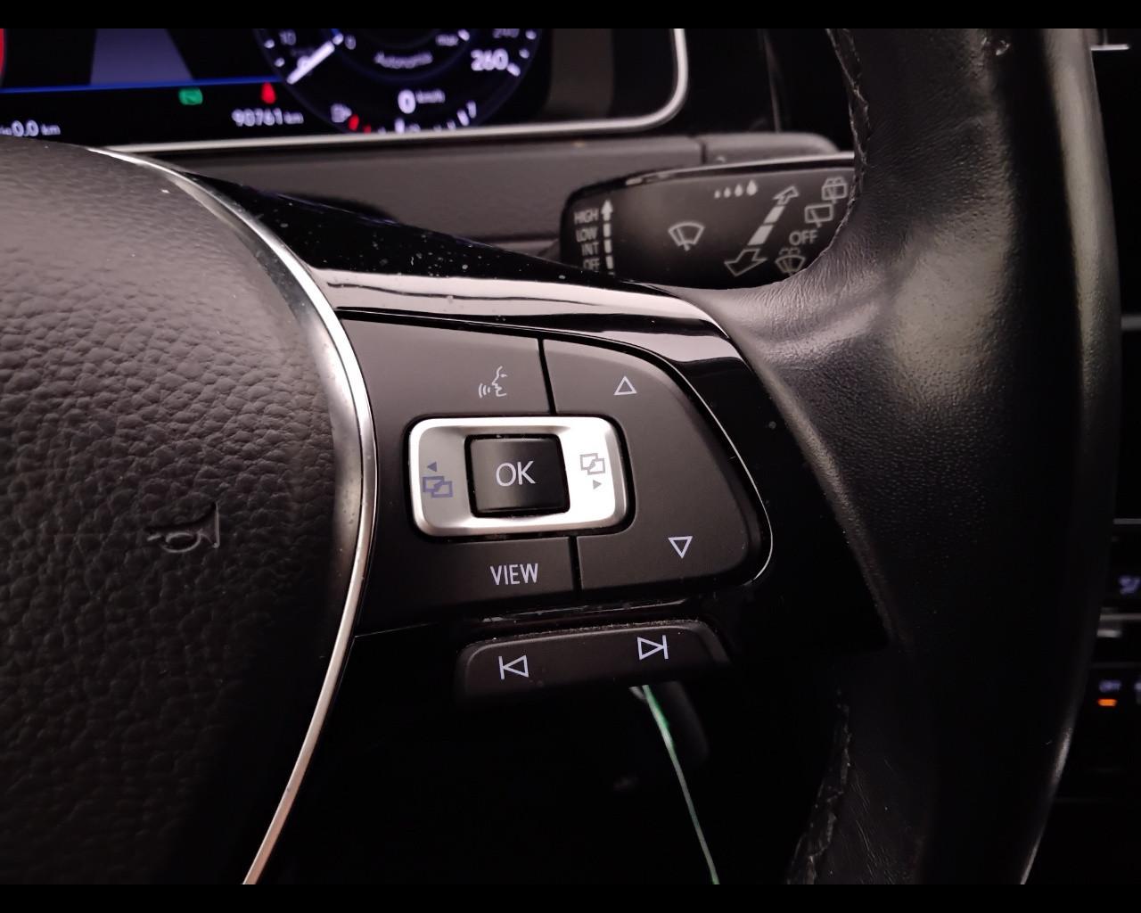 VOLKSWAGEN Golf VII 2017 5p - Golf 5p 1.5 tsi Executive 130cv dsg