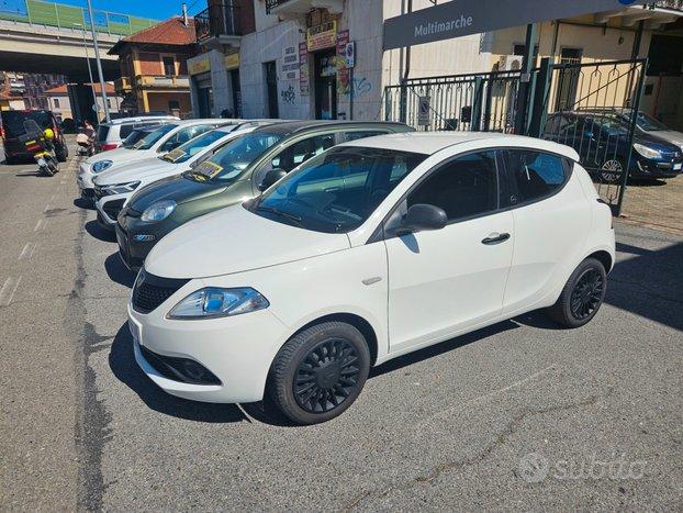 Lancia Ypsilon 1.0 FireFly 5 porte S&S Hybrid Ecoc