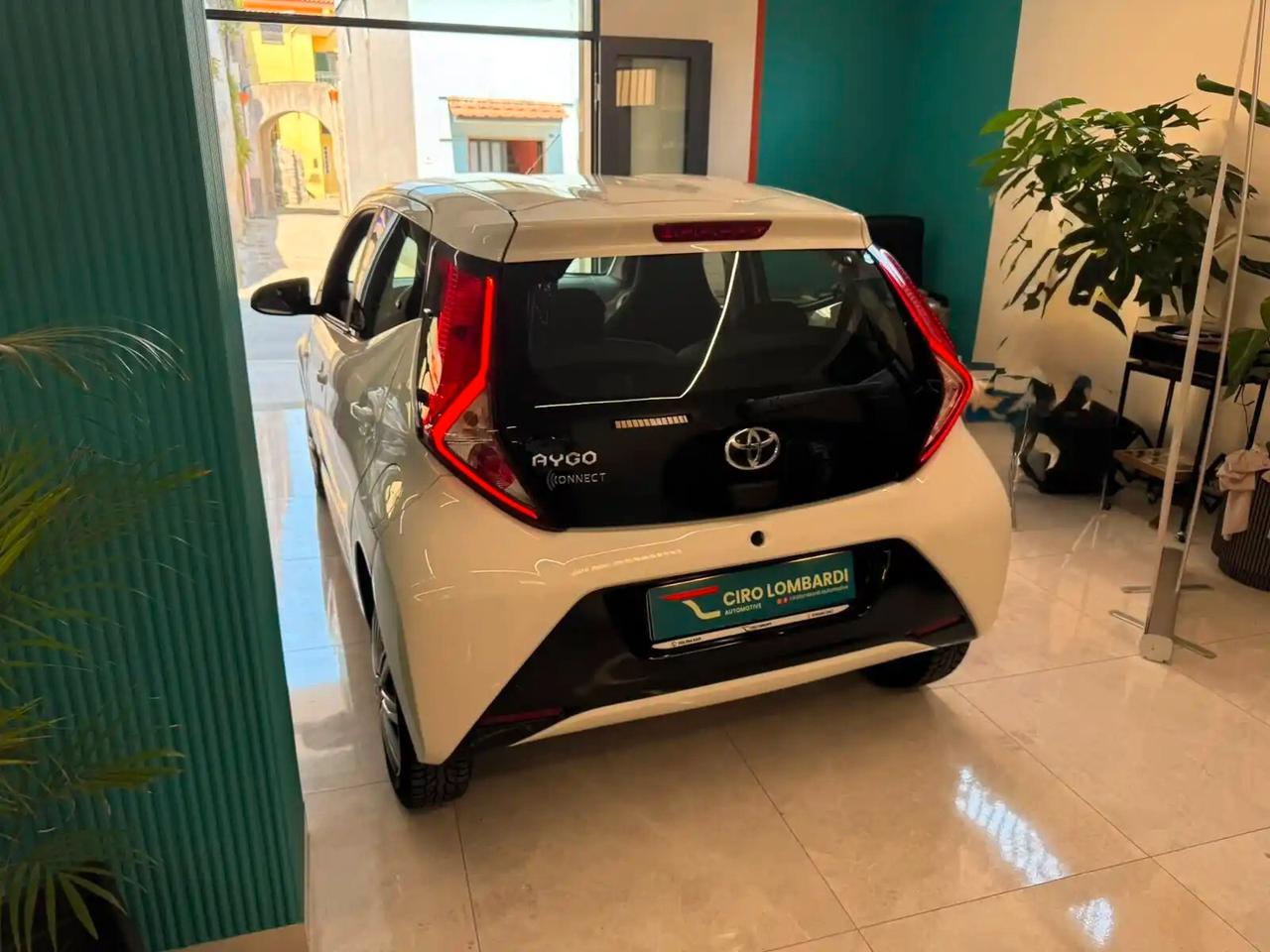 Toyota Aygo Connect 1.0 VVT-i 72 CV 5 porte x-clusiv MMT