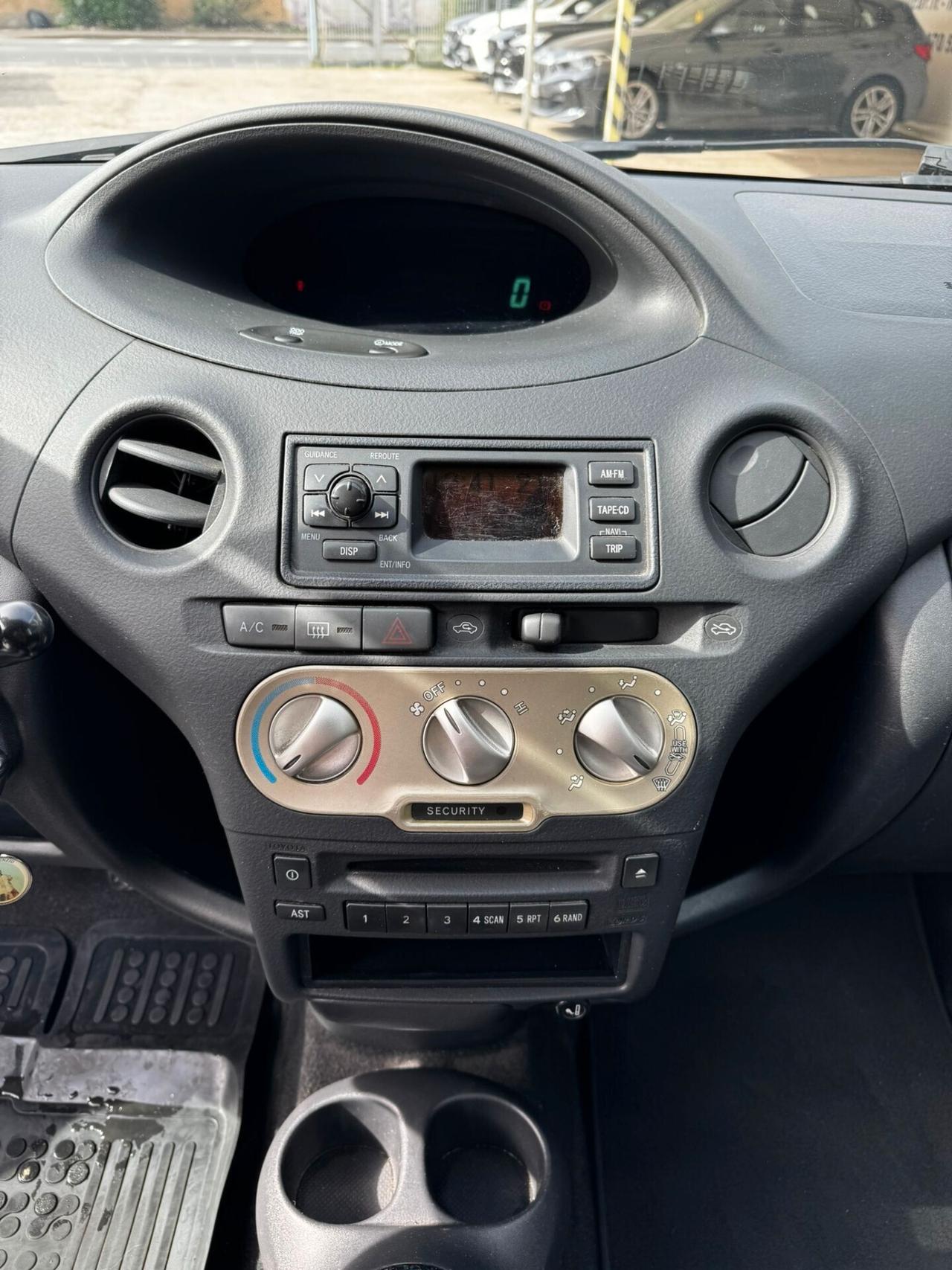 Toyota Yaris 1.0i 16V cat 3 porte Sol