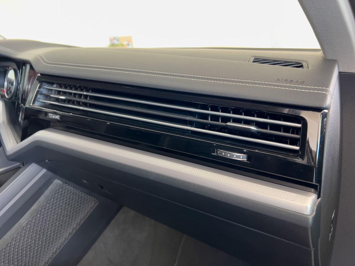 VOLKSWAGEN - Touareg - 3.0 TDI Black Style