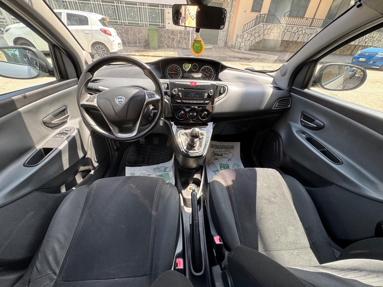Lancia Ypsilon 1.2 69 CV 5 porte S&S Silver