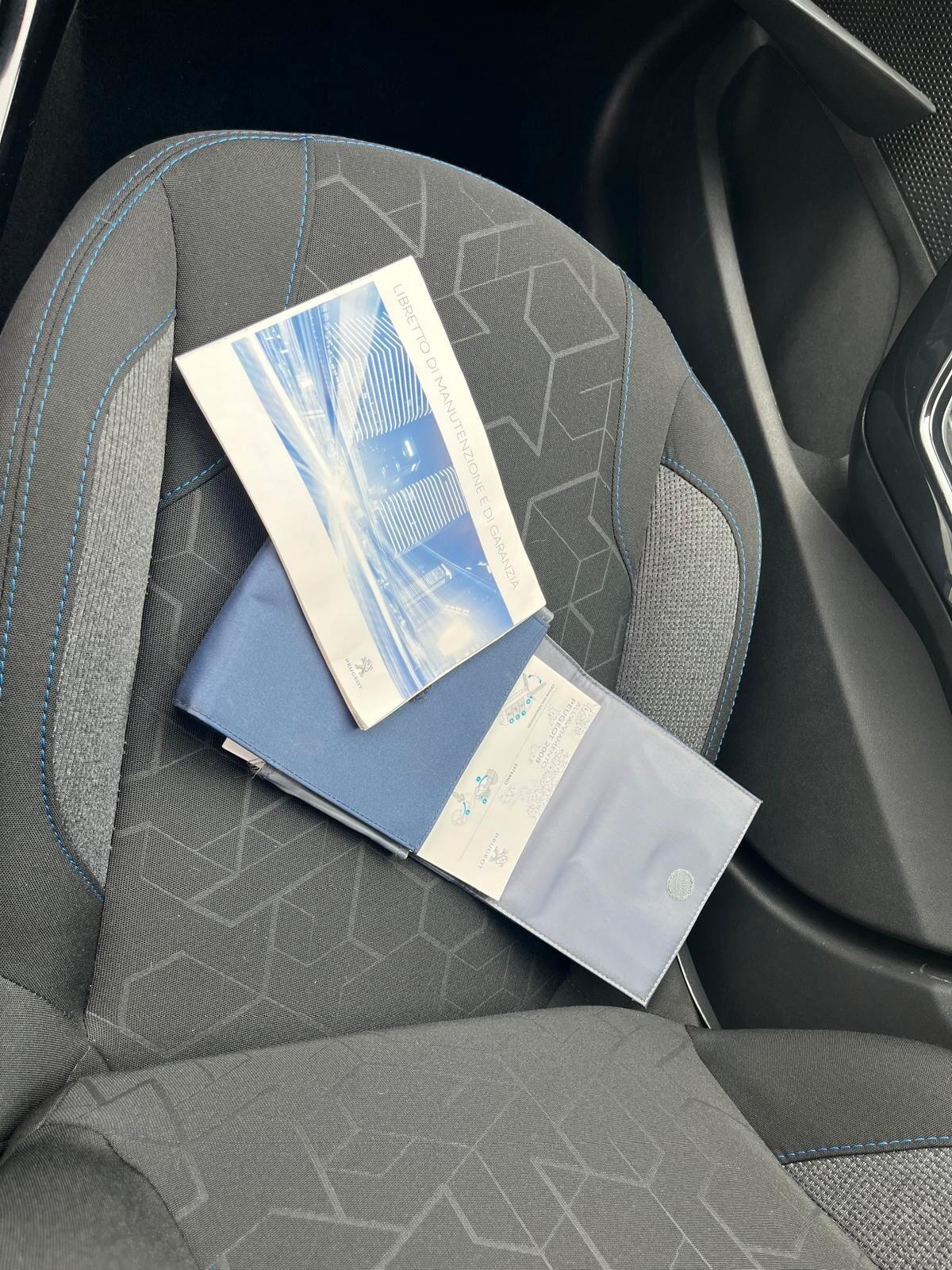 Peugeot 2008 BlueHDi 100 S&S Signature