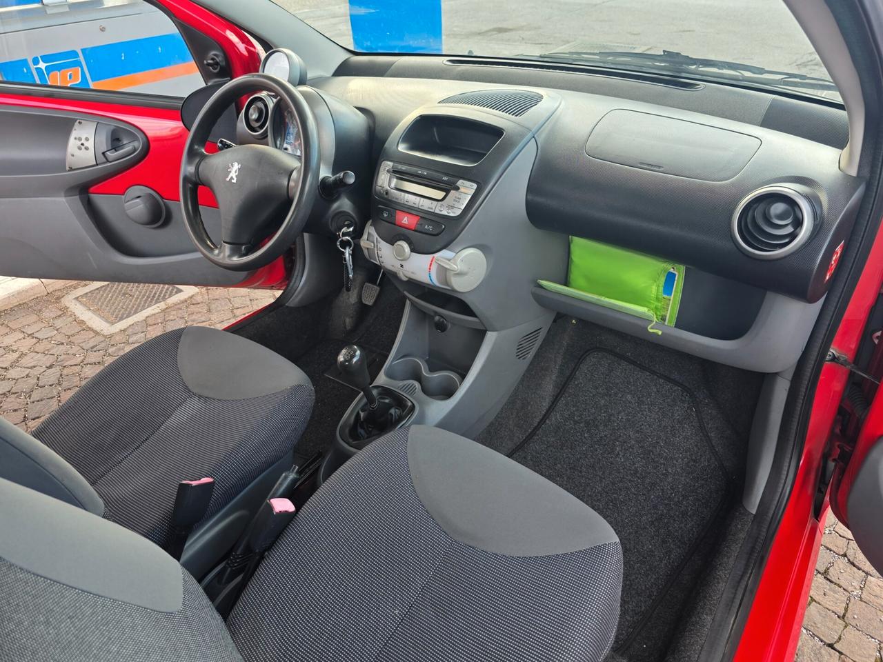 Peugeot 107 1.0 68CV 3p. Sweet Years con 190.000km