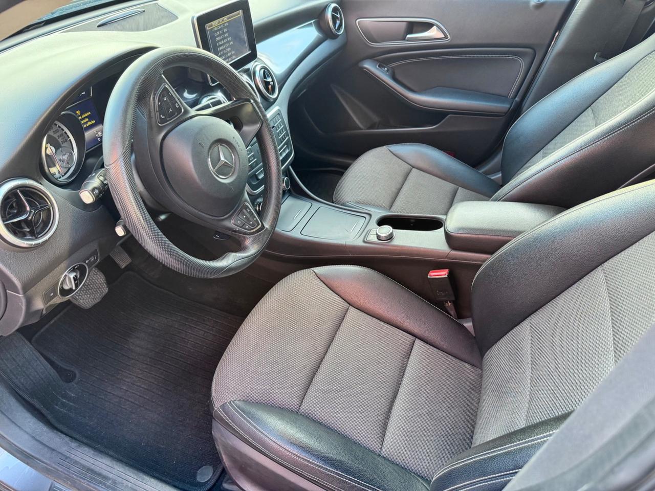 Mercedes-benz CLA 180 d S.W. Automatic Premium - Dark Night